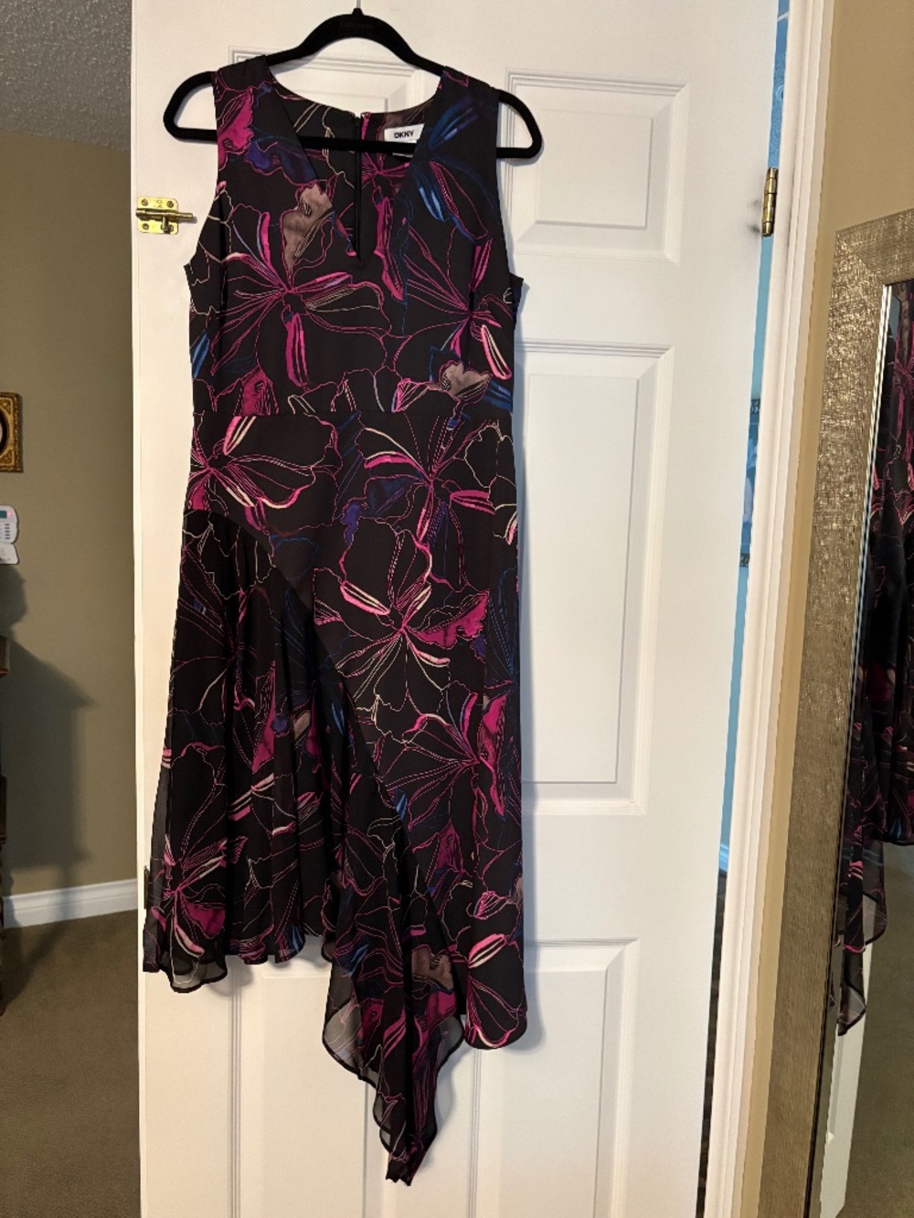 NWOT stunning DKNY Dress 8